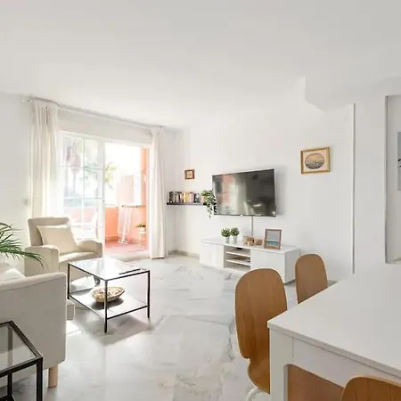 Alvarito Playa Front Μαρμπέλλα
